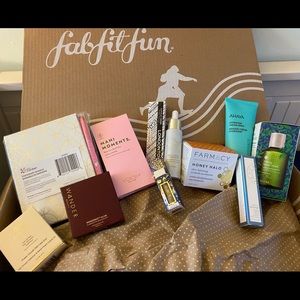 Fabfitfun spring 2022 bundle Alltrue farmacy cosmedix Erin condren adesse ahava